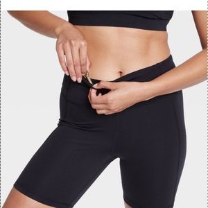 NWT Women’s contour power waist high rise shorts 7” black All in Motion